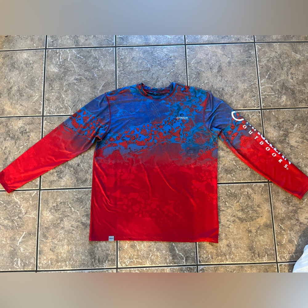 Men’s Magellan fishing shirt size Large